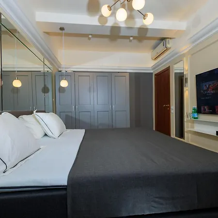 Adam And Eve Apartment Florence