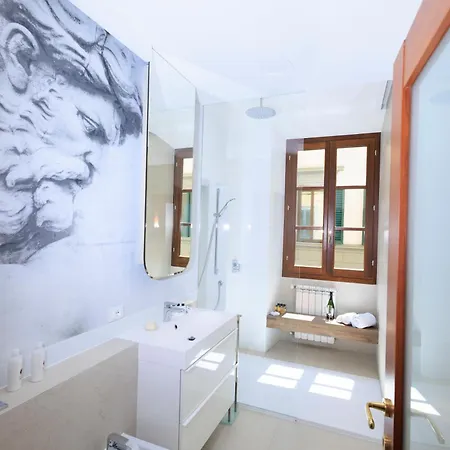 Adam And Eve Apartment *